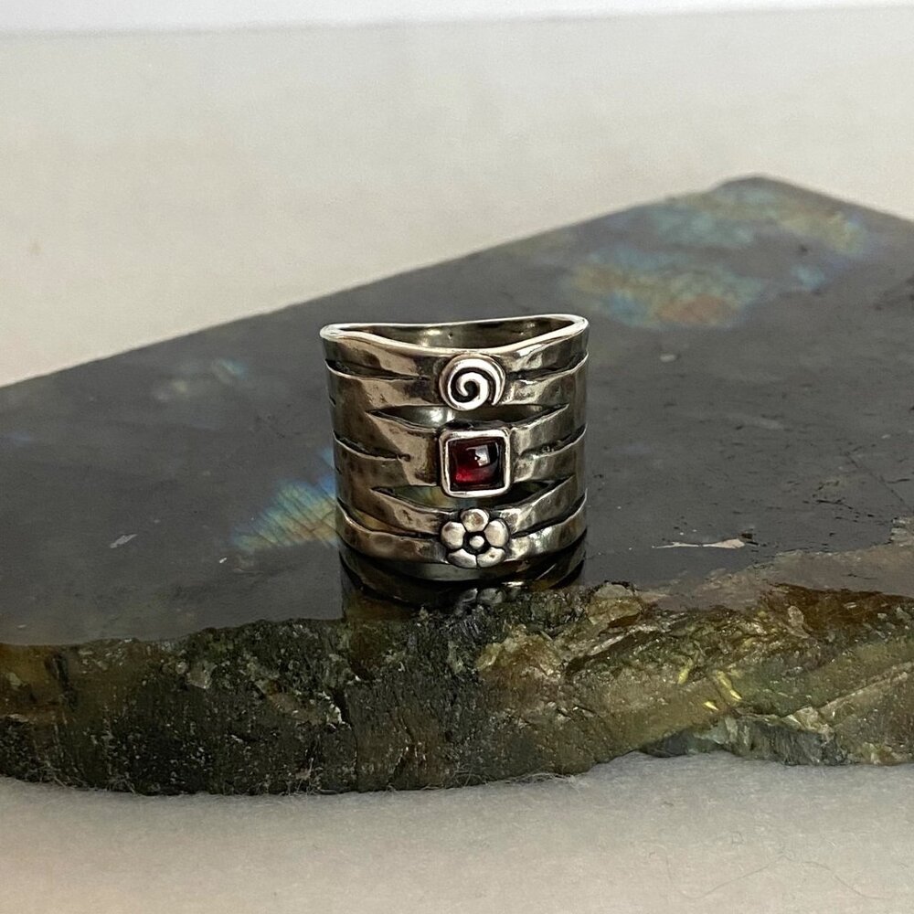 Silpada Sterling Silver 925 Garnet Hammered Cuff Wide Band Ring Sz 8 - Picture 2 of 16